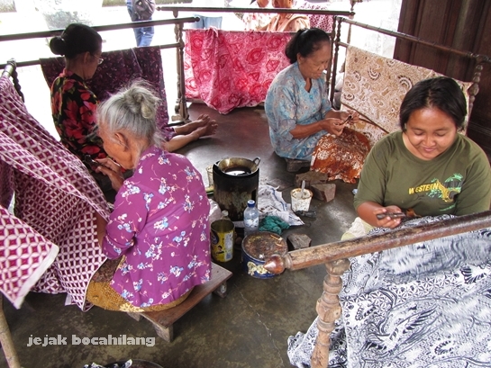 pengrajin batik di nDalem Hardjonegaran