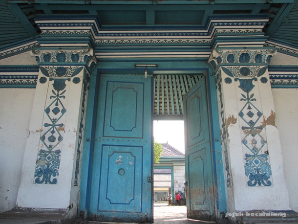 simbol-simbol di pintu selatan Keraton Surakarta